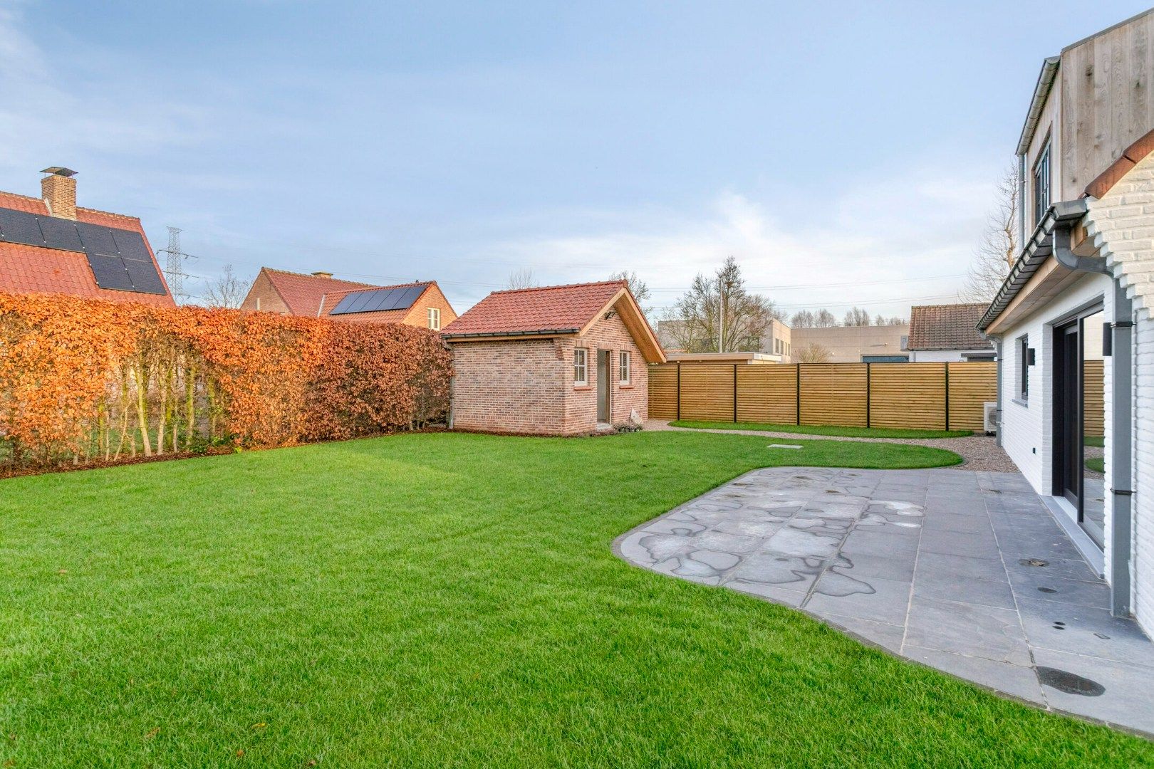 Compleet gerenoveerde villa met 3 slks, aangelegde tuin in een doodlopende straat. foto 16