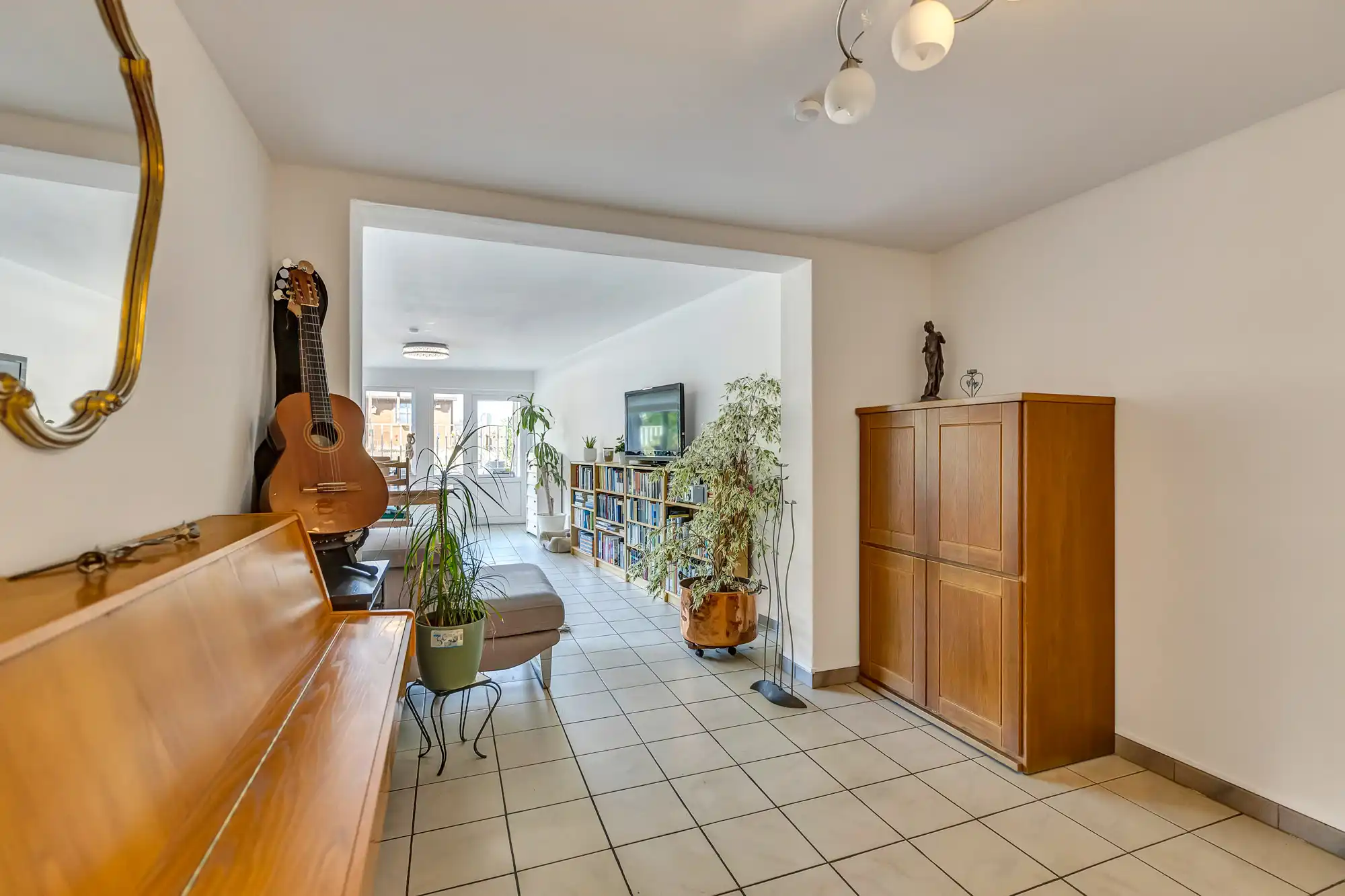 Gelijkvloers appartement met 3 slaapkamers en tuin! foto 2
