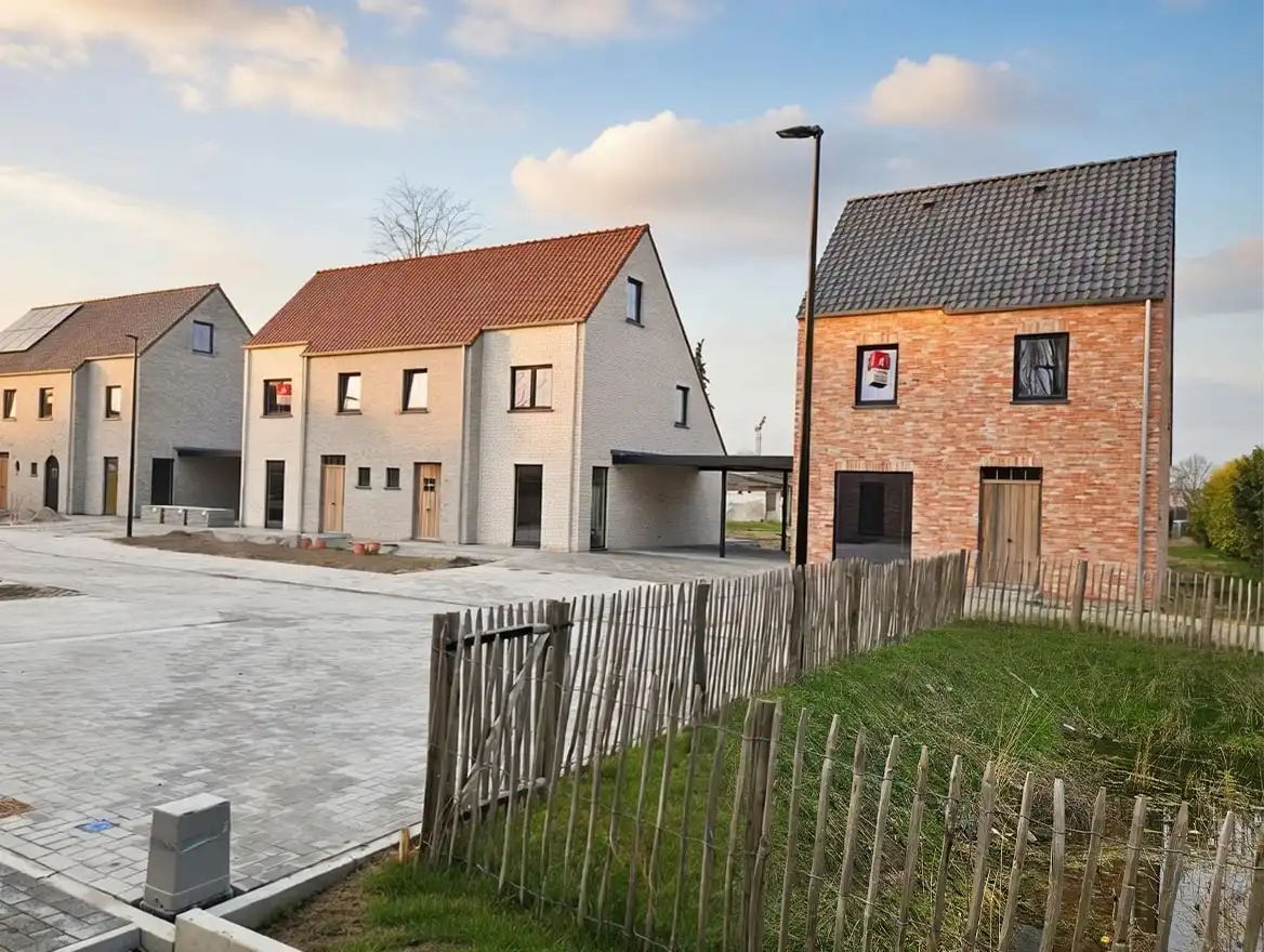 Energiezuinige halfopen bebouwing met 4 slpk’s foto {{pictureIndex}}