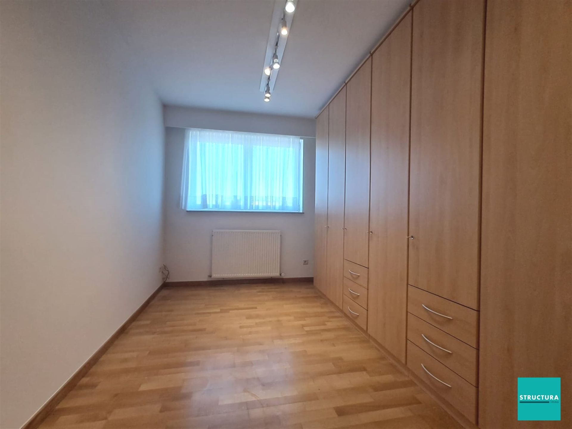 Ruim penthouse met drie slaapkamers, kelderberging en garage op toplocatie. foto 13