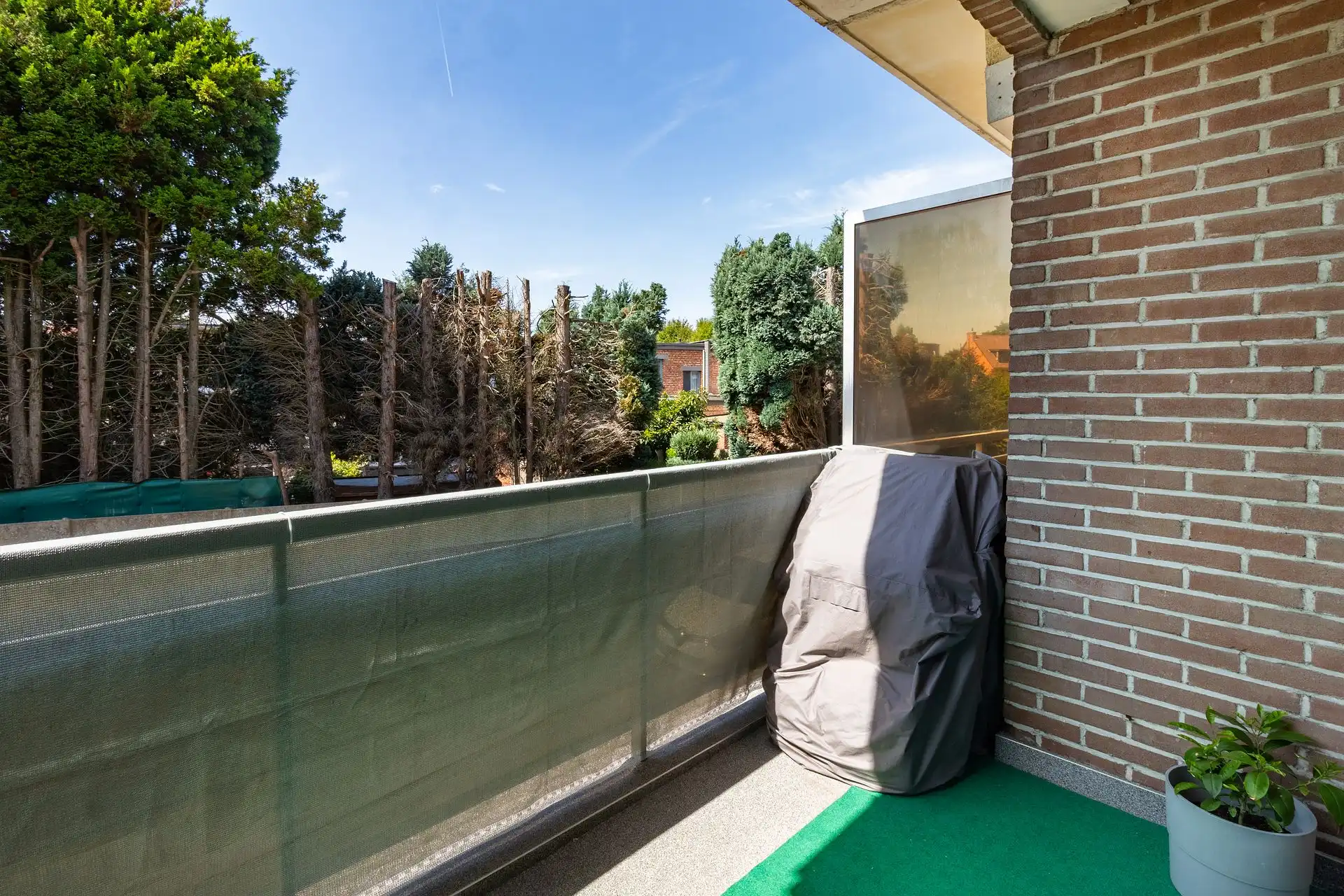 Praktisch appartement met garagebox en twee terrassen foto 9