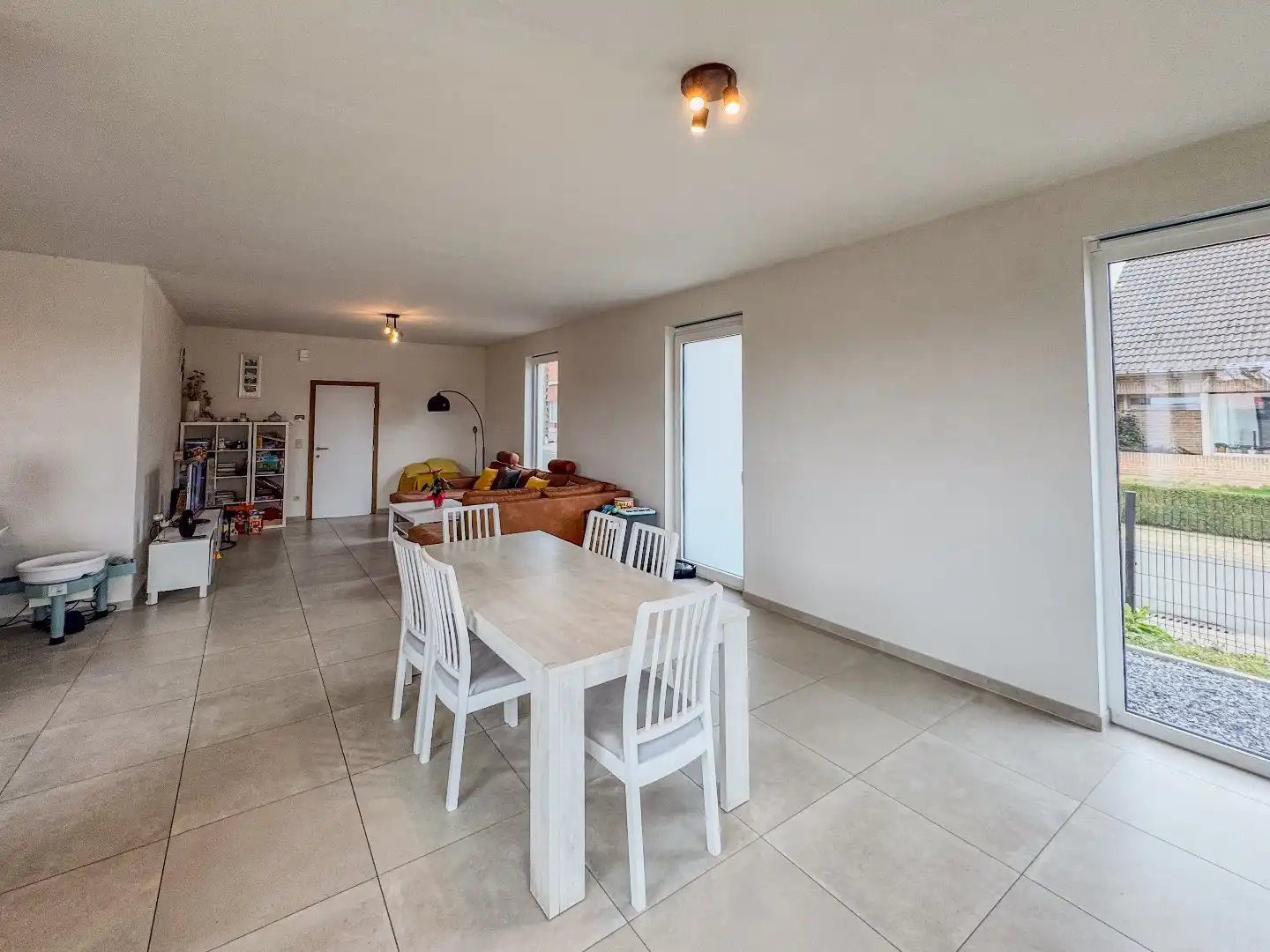 Nieuwbouwwoning met 3 ruime slaapkamers en tuin. foto 10