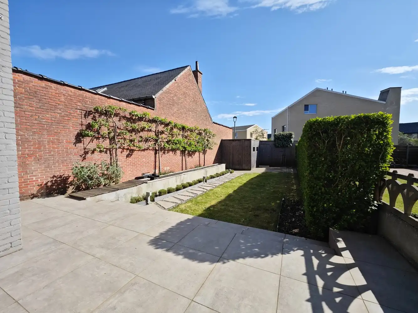 Volledig gerenoveerde stadswoning met 3 slpks en voll. aangelegde tuin foto 34