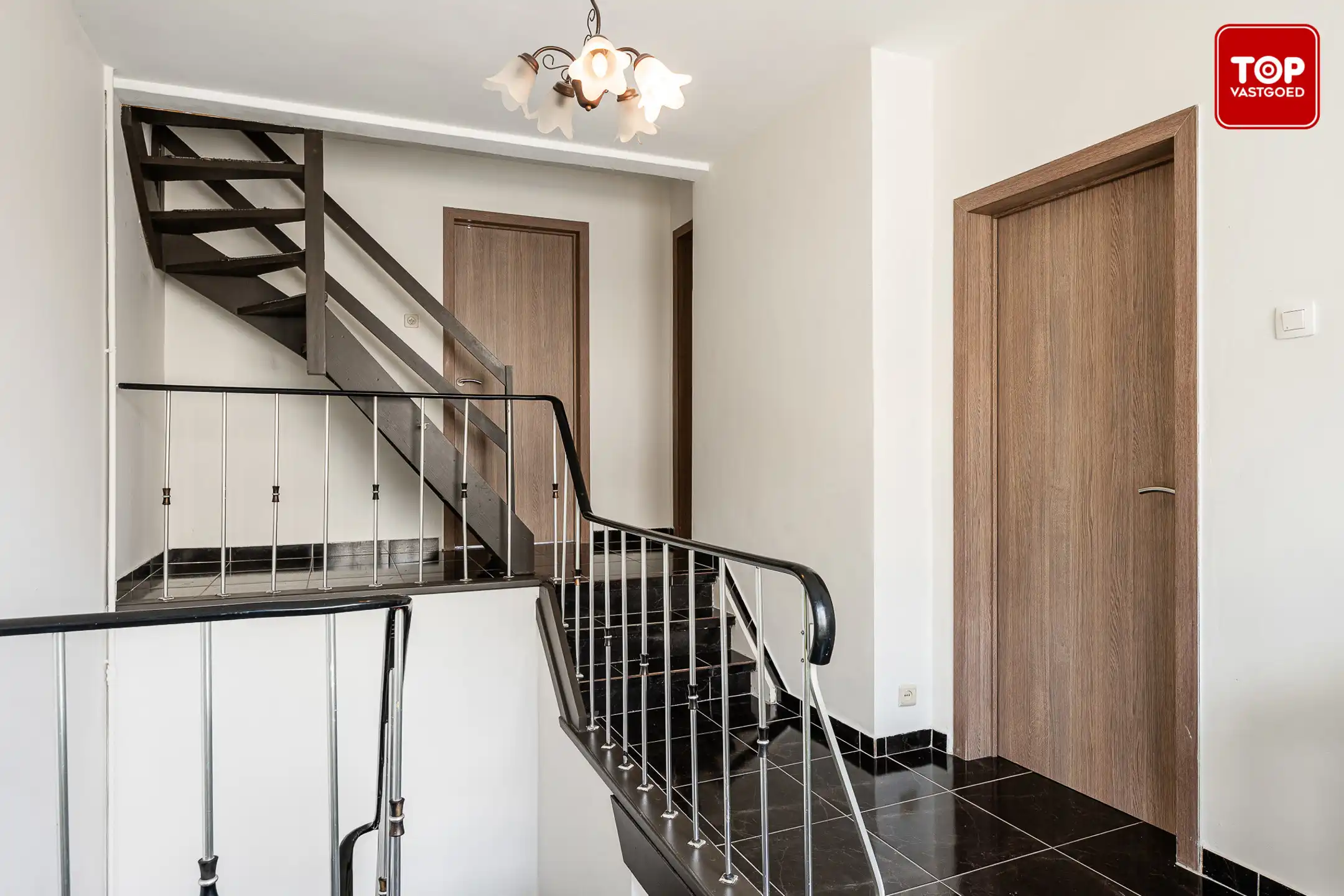 Instapklare HOB met 4 slaapkamers en tuin foto 14
