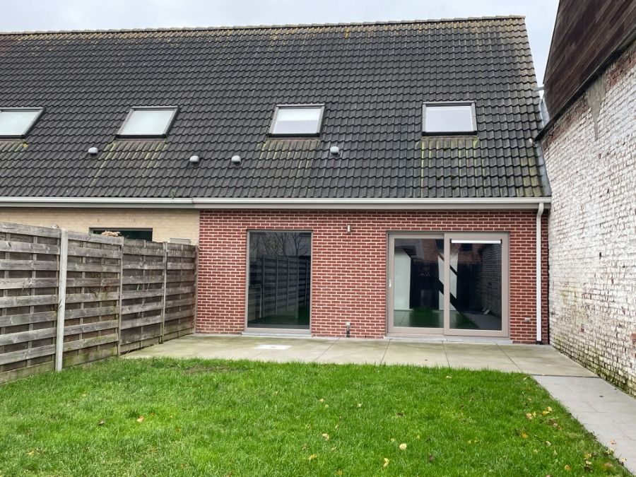 EENGEZINSWONING + tuin foto 4