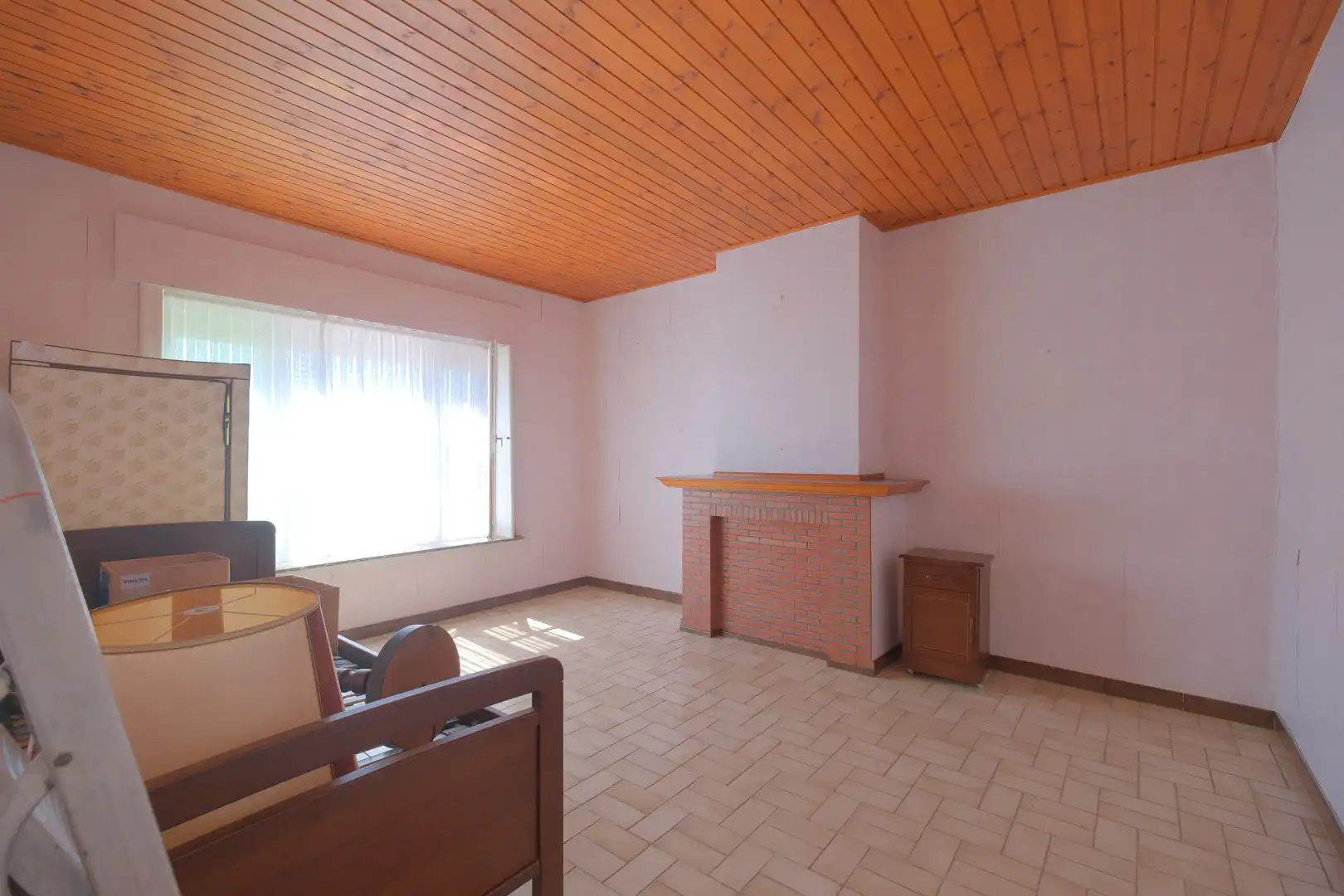 Kortemark - Rustig gelegen woning met 2 loodsen! foto 8