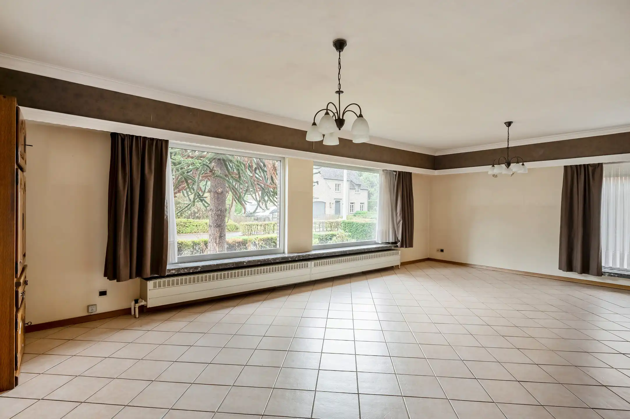 Vrijstaande renovatiewoning met 3 slaapkamers, garage en diepe tuin foto 4