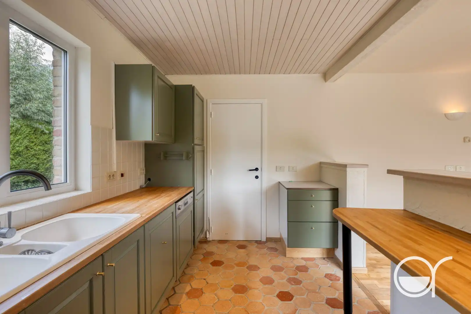 Rustig gelegen villa in doodlopende straat foto 8