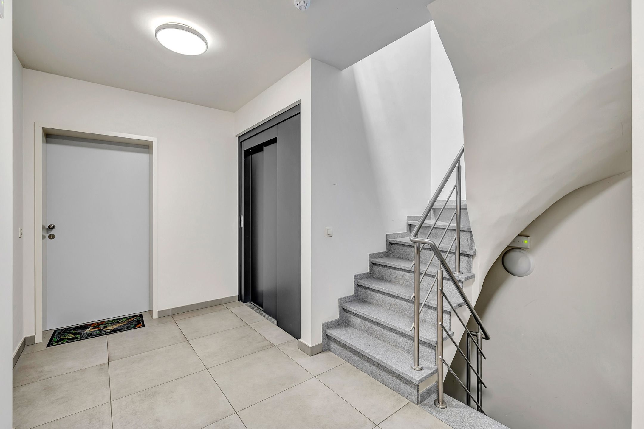 Instapklaar appartement centrum Deinze – ideaal als eigen stek of investering! foto 2