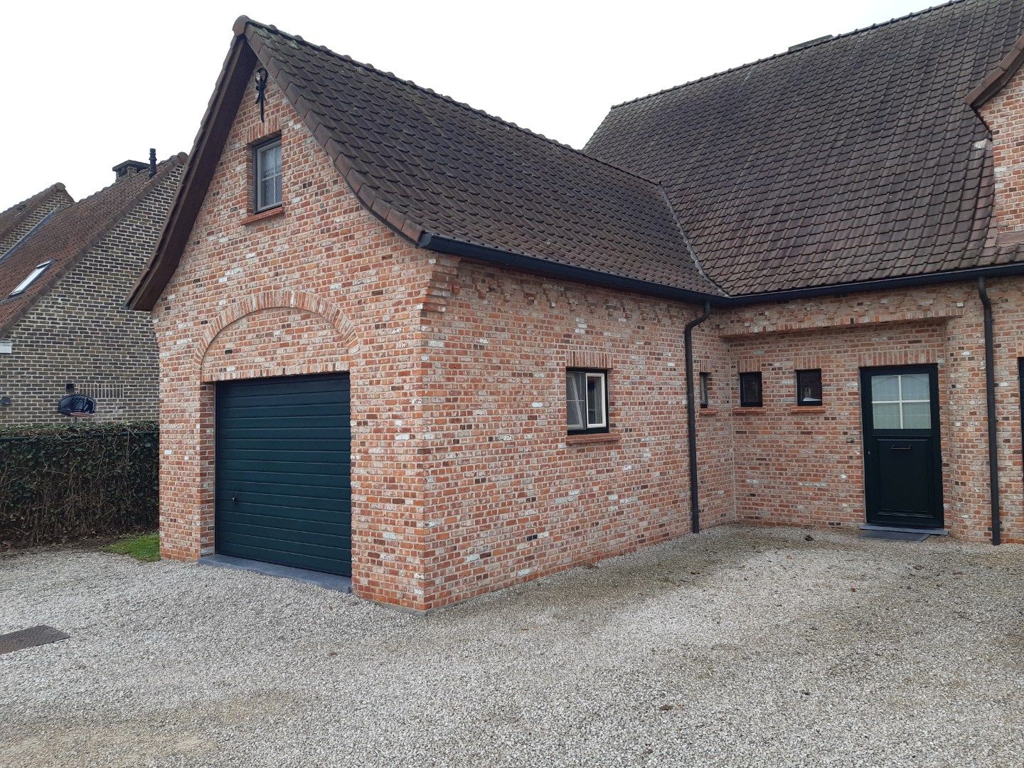 Ruime gezinswoning met 3 slaapkamers foto {{pictureIndex}}