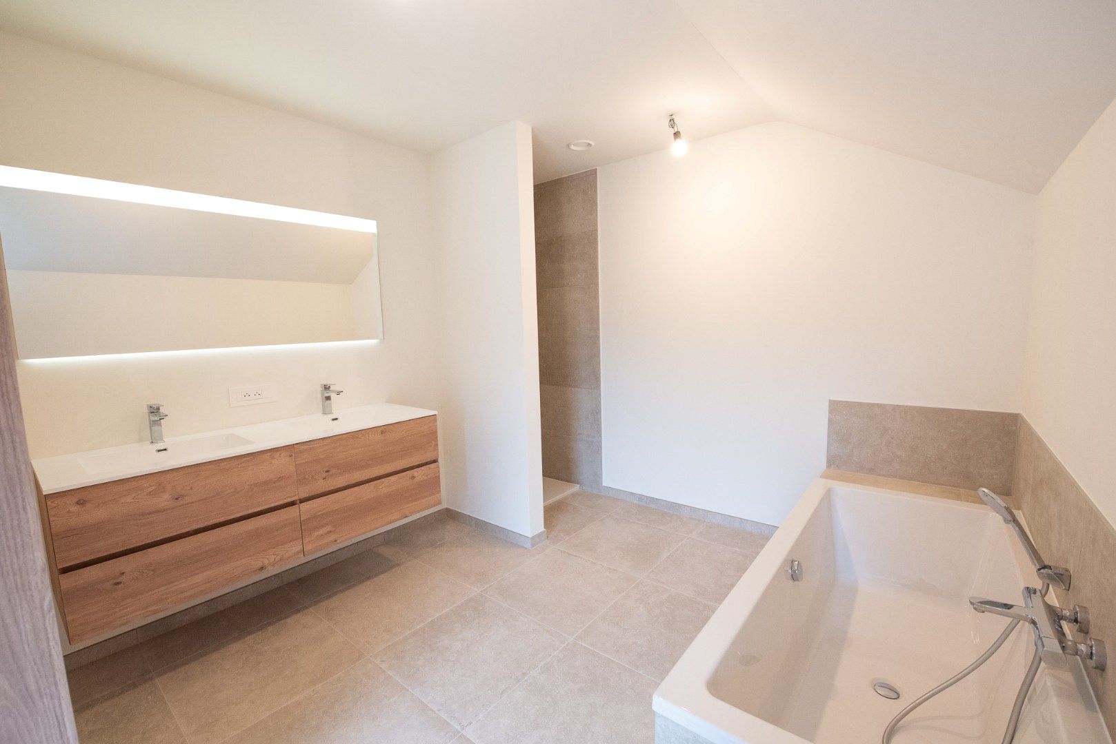 Nieuwbouwwoning met tuin en 4 slaapkamers in Zulte te huur! foto 11