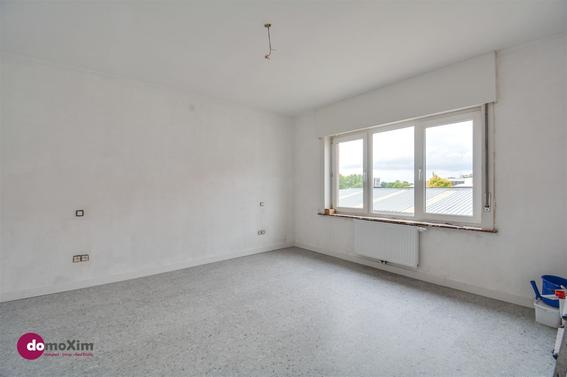 Gerenoveerde woning met loods, stallen en serre op een terrein van 32 are foto 7