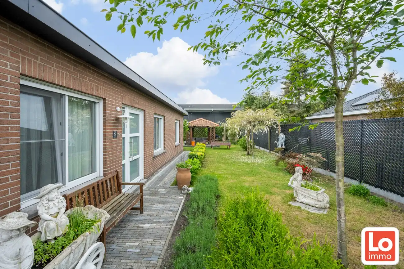 Mooie instapklare open gelijkvloers woning met extra garage op een heel rustige locatie in Lochristi foto 2