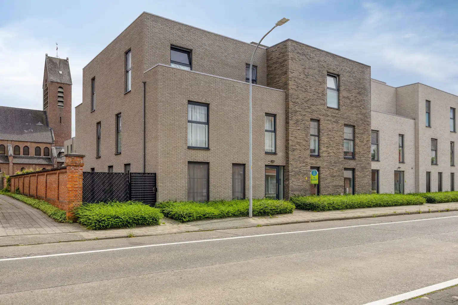 Prachtig gelijkvloers appartement met 3 slaapkamers foto {{pictureIndex}}