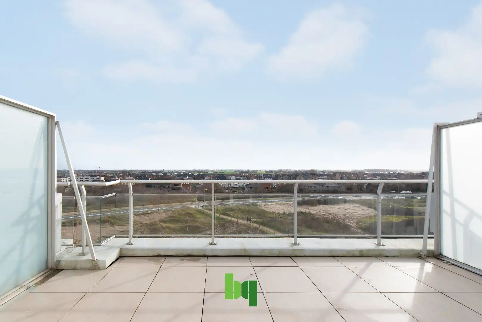 Gezellig en lichtrijk appartement met open zicht en groot zonneterras foto {{pictureIndex}}