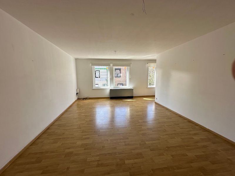 Gezellig 2-Slaapkamer appartement met terras & privé Garage foto 2
