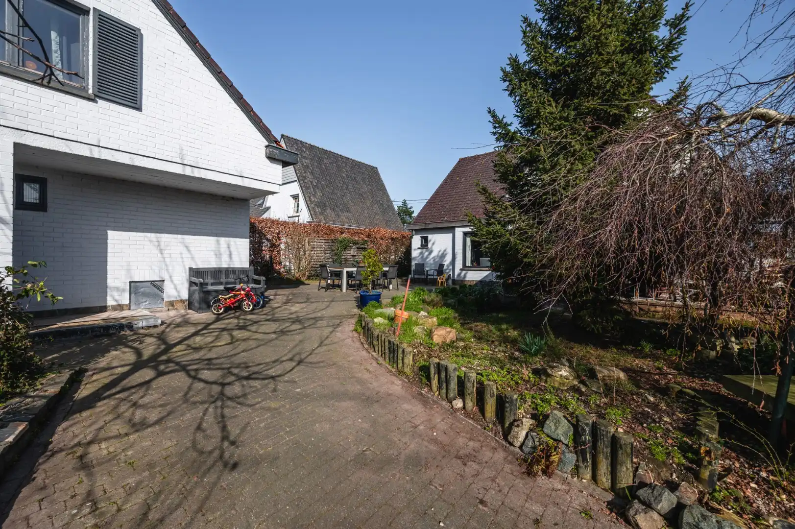 Alleenstaande en bijhuis op ongeveer 809 m² te Torhout. foto 5