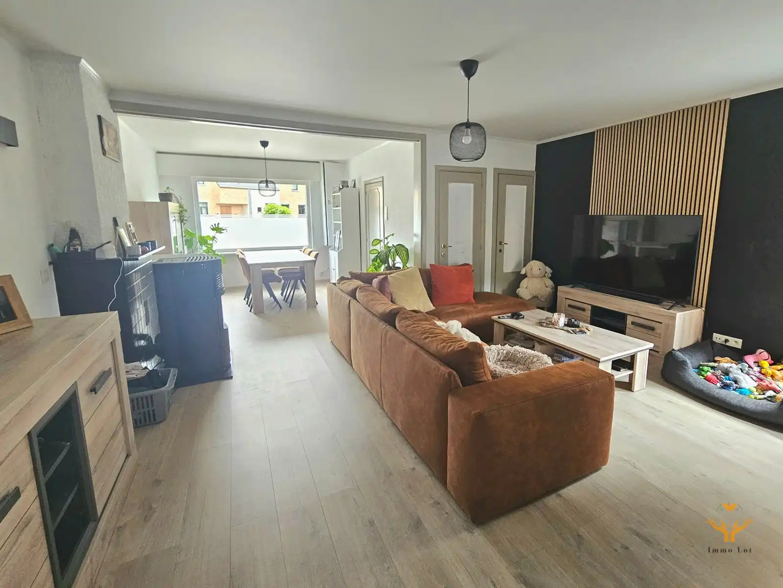 Ruime gezinswoning met tuin en garage te huur foto 3