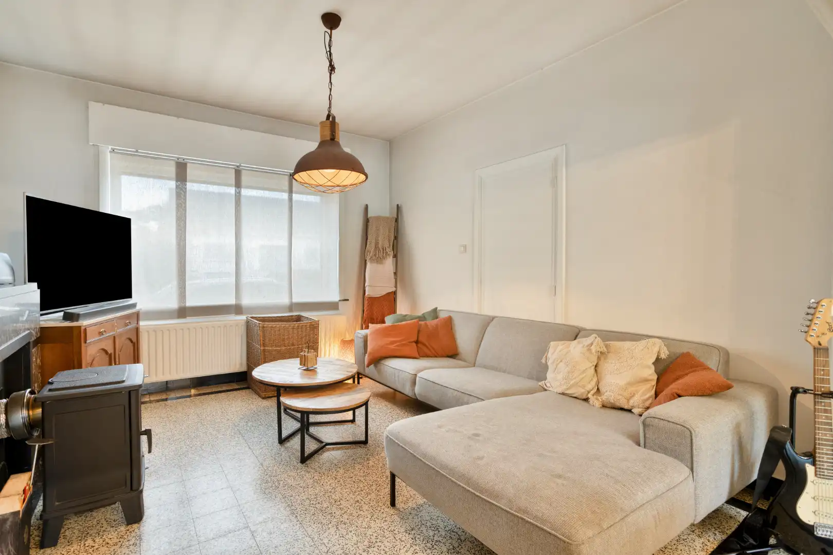 Zeer ruime gerenoveerde woning met 3 à 4 slaapkamers en garage! foto 5
