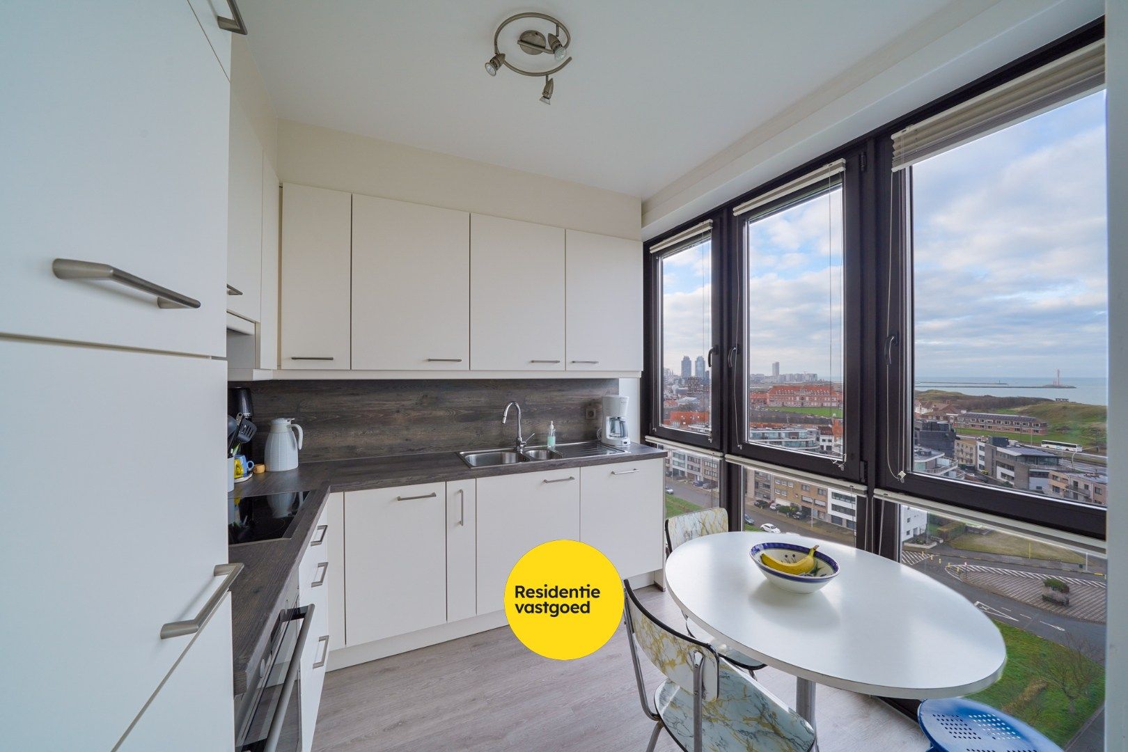 Appartement met 2 slaapkamers en zeezicht te Bredene foto 6