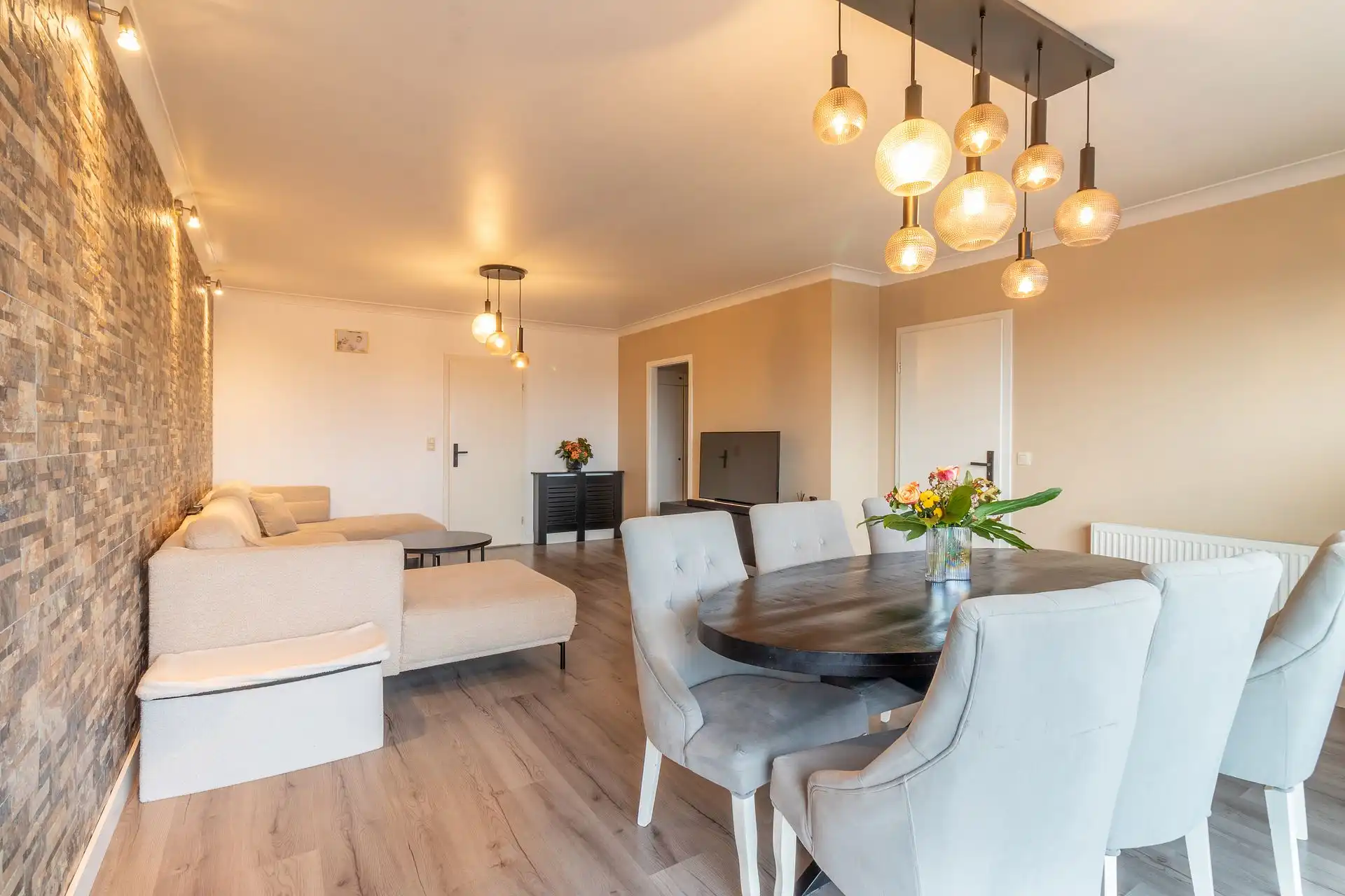 Instapklaar appartement met twee terrassen in Merksem foto 4