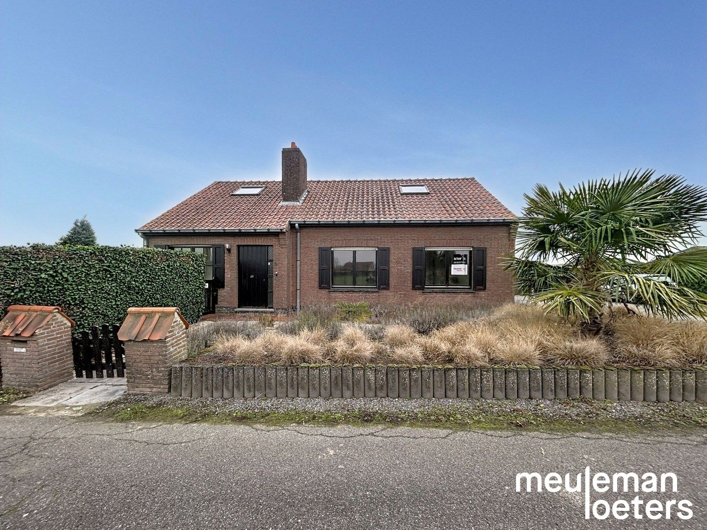 Rustig gelegen woning met garage foto {{pictureIndex}}