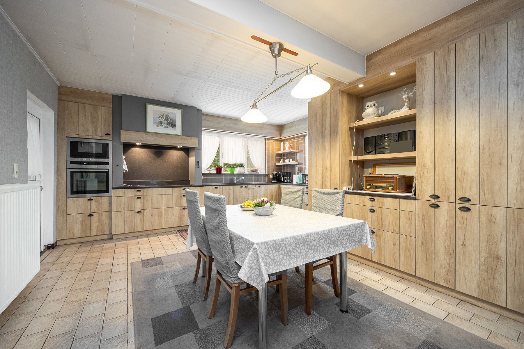 Het betreft een gerenoveerde laagbouwwoning in het centrum van Oud-Turnhout op een perceel van ca 600 m². foto 6