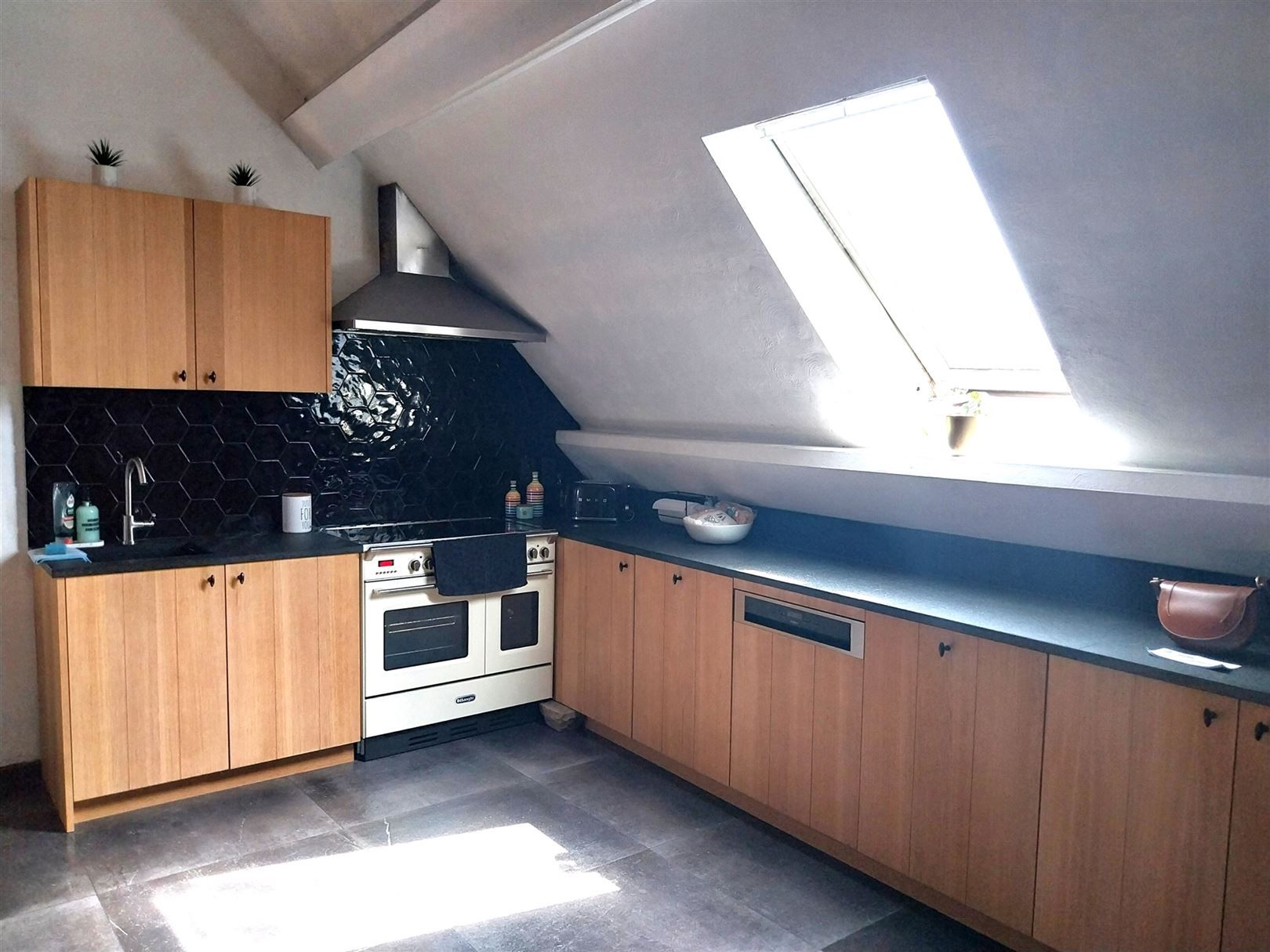 TE HUUR: Loft met mezzanine te Heusden-Zolder! foto 11