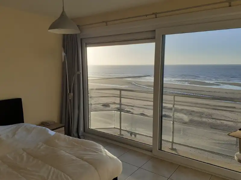 Prachtig hoekappartement met fenomenaal zeezicht foto {{pictureIndex}}