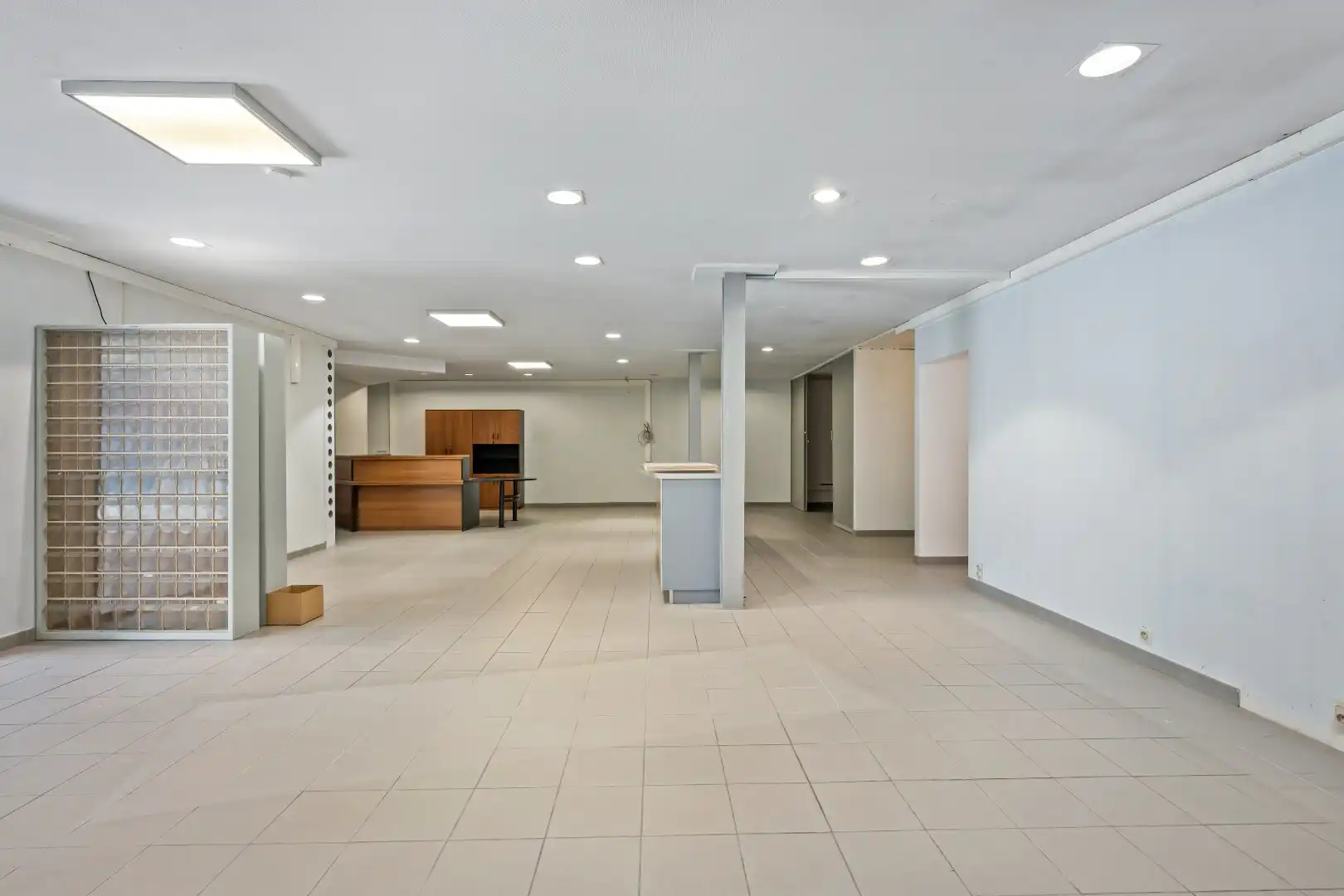 Handelsruimte (260m²) op commerciële toplocatie. foto 3