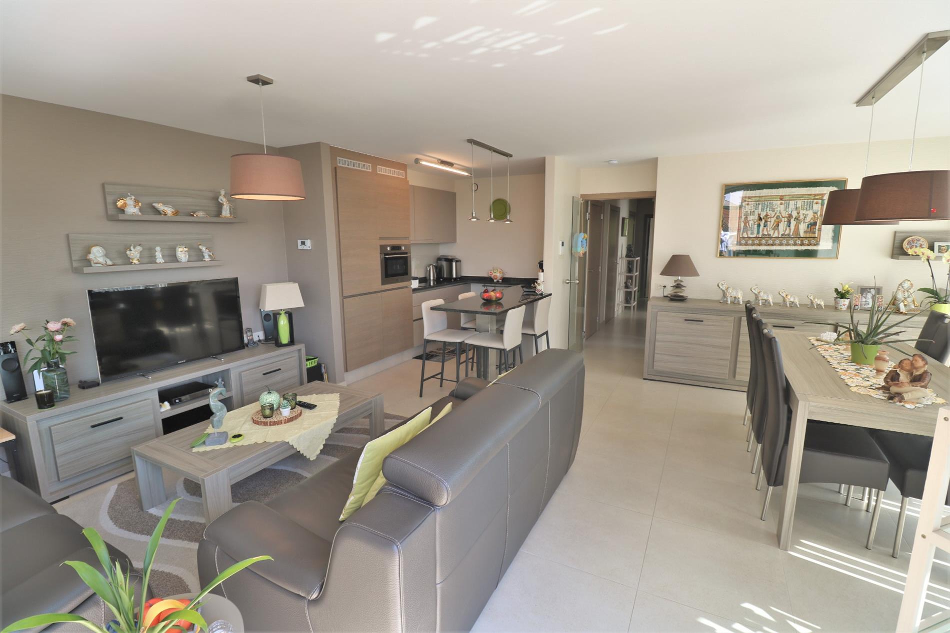 Instapklaar & modern 3 slaapkamer-appartement met zéér ruim zonneterras (45m²) te Bredene-Duinen! foto 5