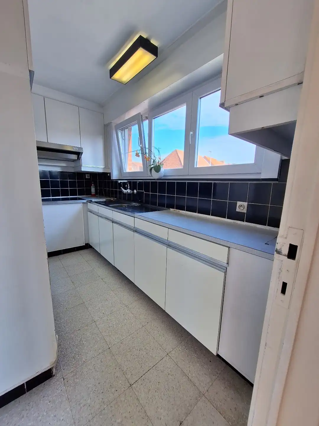 Halfopen woning met tuin en eigen parking te Sint-Kruis foto 10