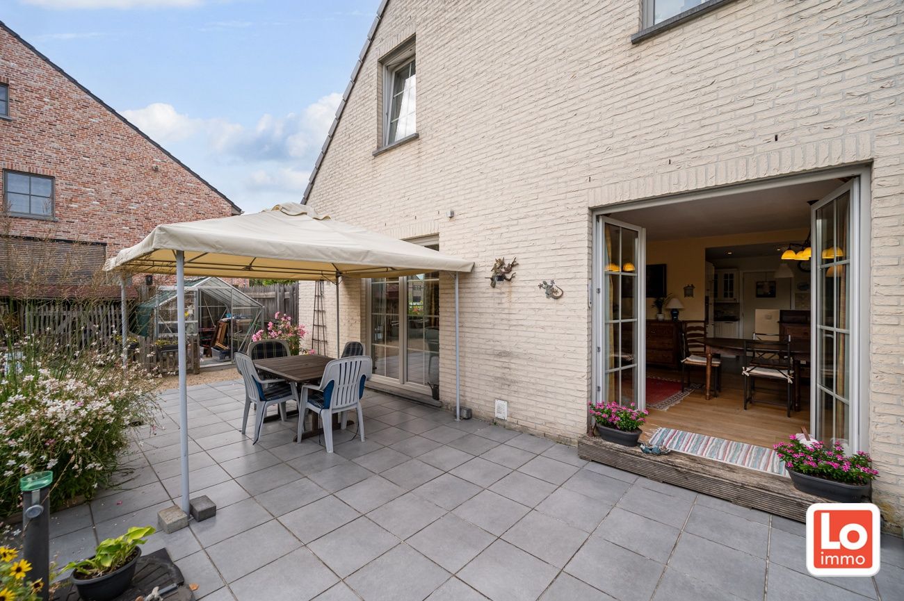Degelijke, ruime en lichtrijke open woning met inpandige garage op een rustige locatie en toch vlakbij  het centrum van het bruisende Lochristi! foto 23