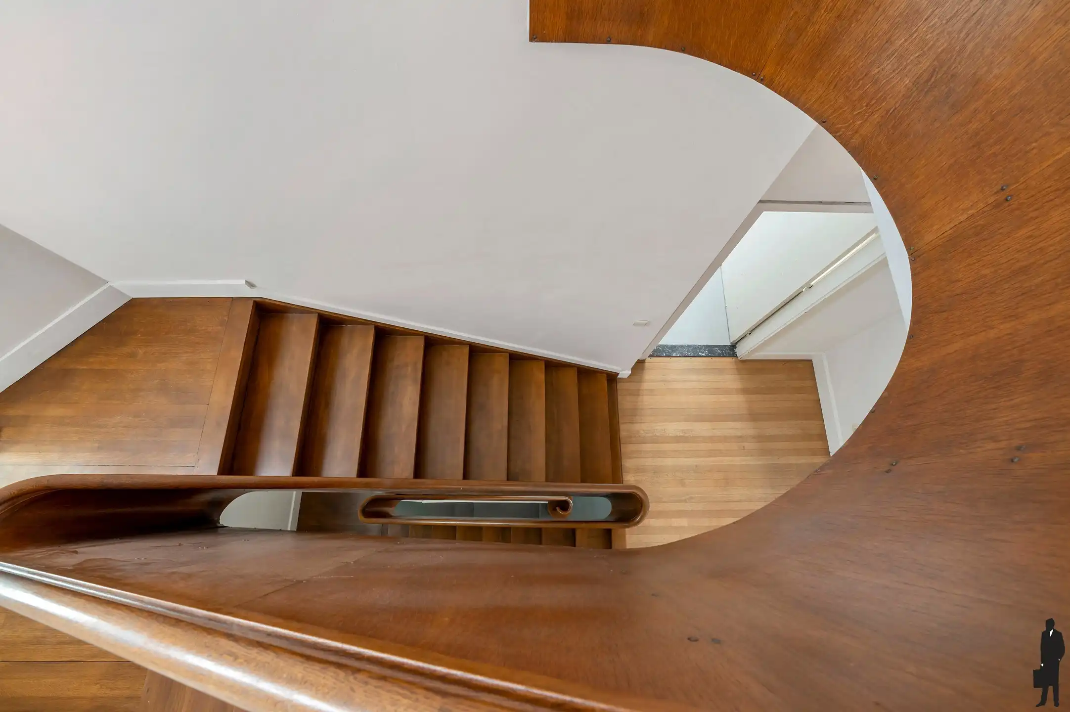 Modernistisch hoekpand met garage in de Tentoonstellingswijk foto 12