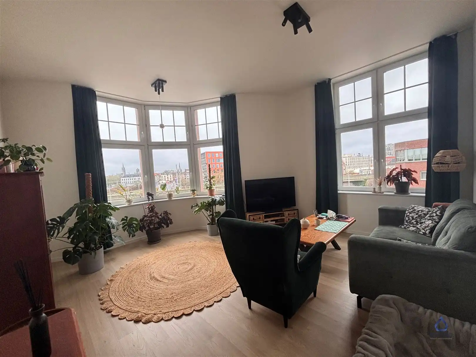 Gerenoveerd appartement met 2 slaapkamers op toplocatie foto 3