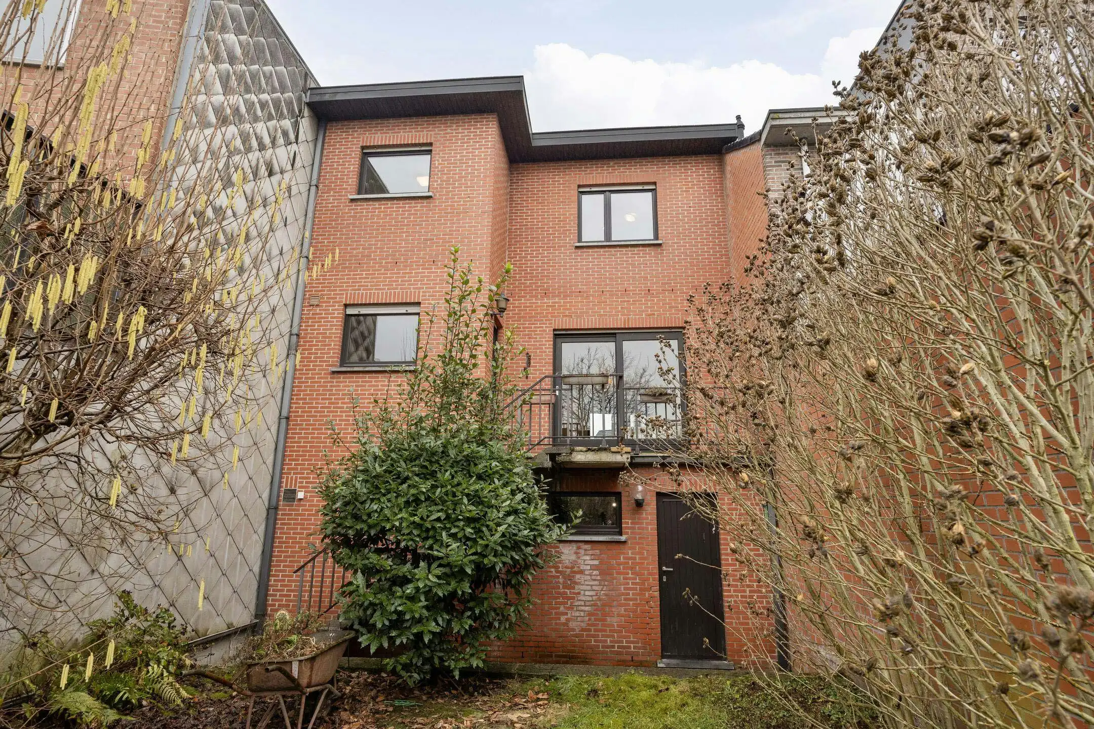 Op te frissen gezinswoning met inpandige garage en tuin op toplocatie in Strombeek! foto 25