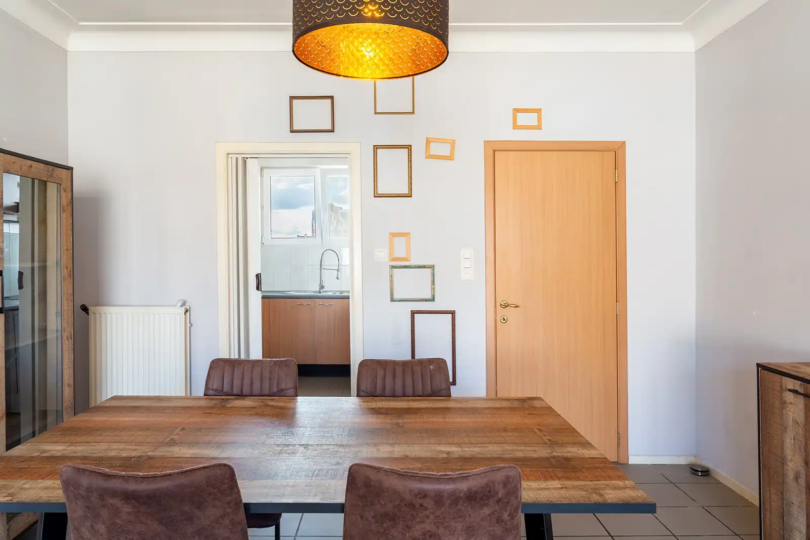 Instapklaar 2-slaapkamerappartement met terras foto 7