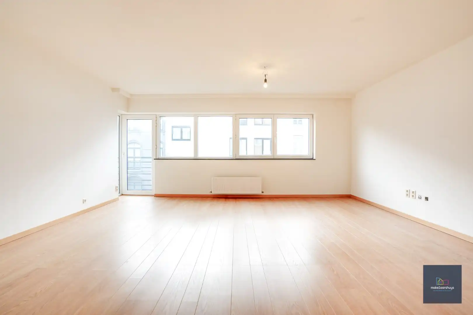 Goedgelegen 2slpk-appartement met terras en staanplaats foto 4