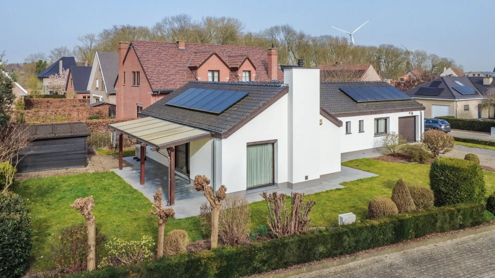 CHARMANTE BUNGALOW MET 2 SLPK + BUREAU OP TOPLOCATIE ! foto 3