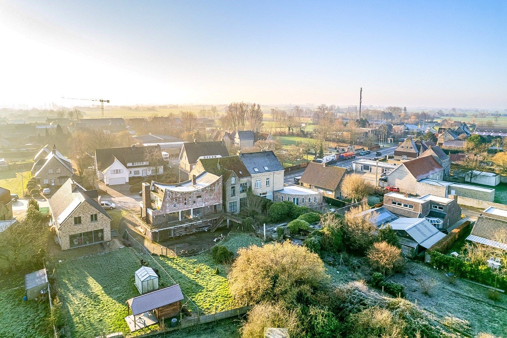 Karaktervol eigendom op ruim perceel te Alveringem. foto 2
