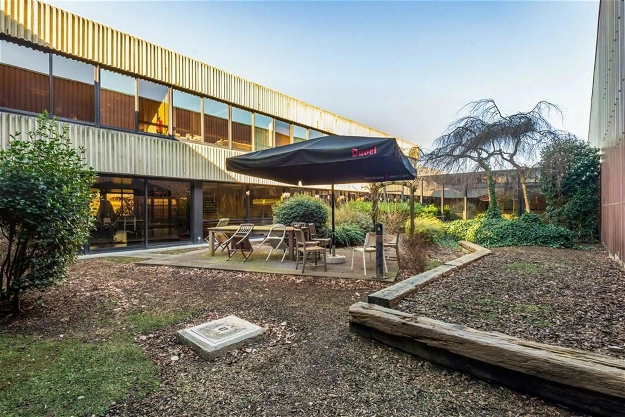 Magazijn 2.963m² met kantoren 569m²  in Temse foto 6