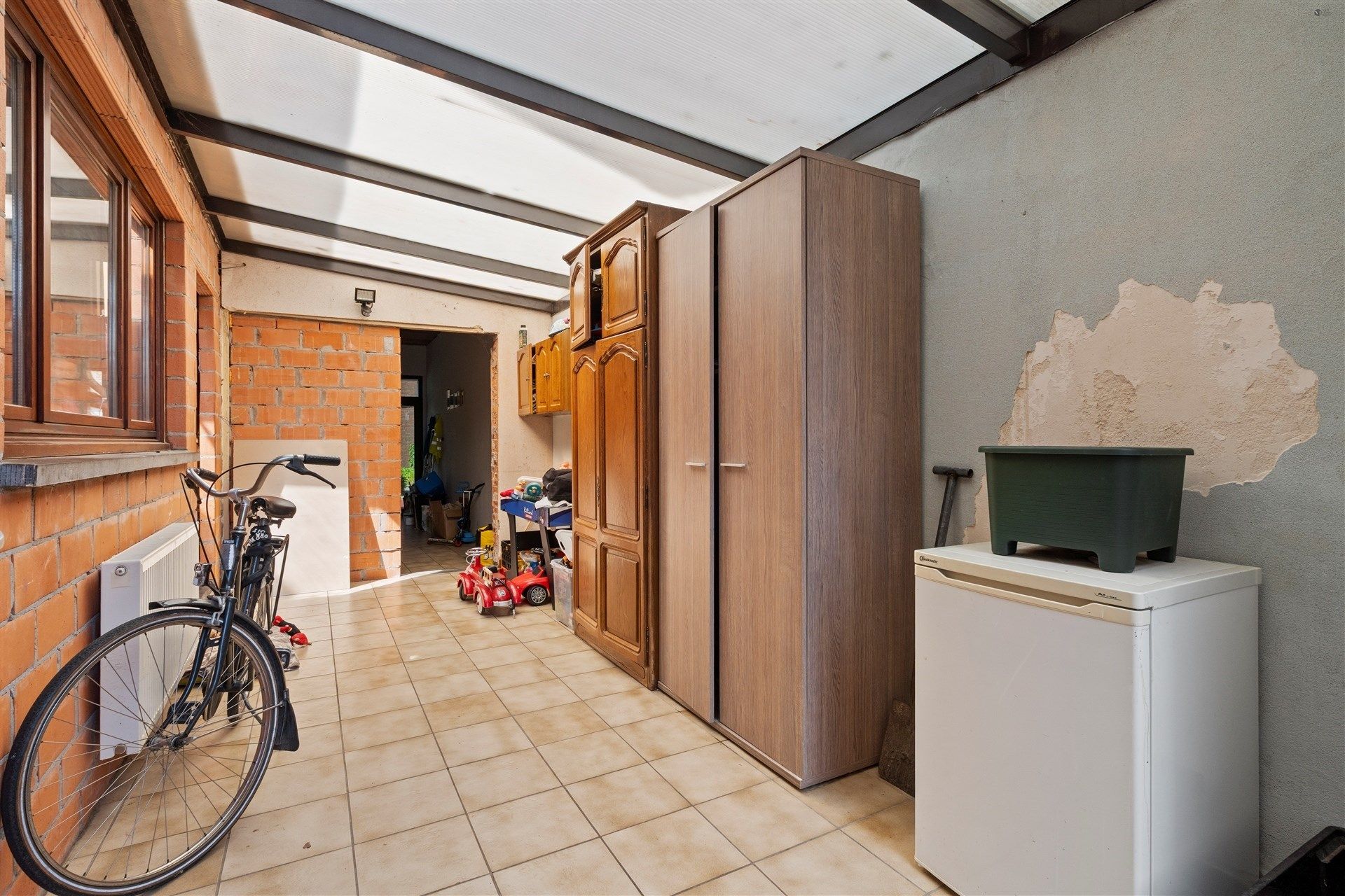 Deels gerenoveerde rijwoning te centrum Stekene foto 8