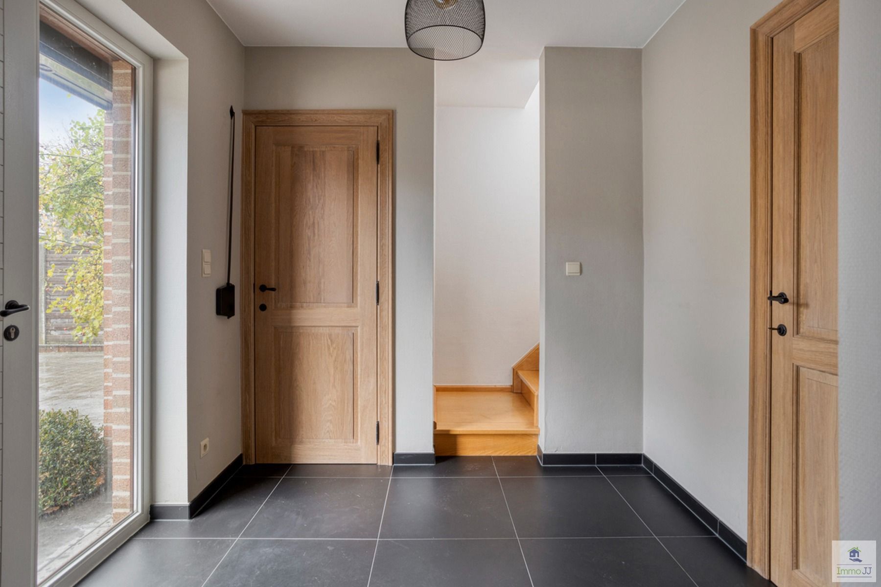 Halfopen bebouwing met zwembad foto 2