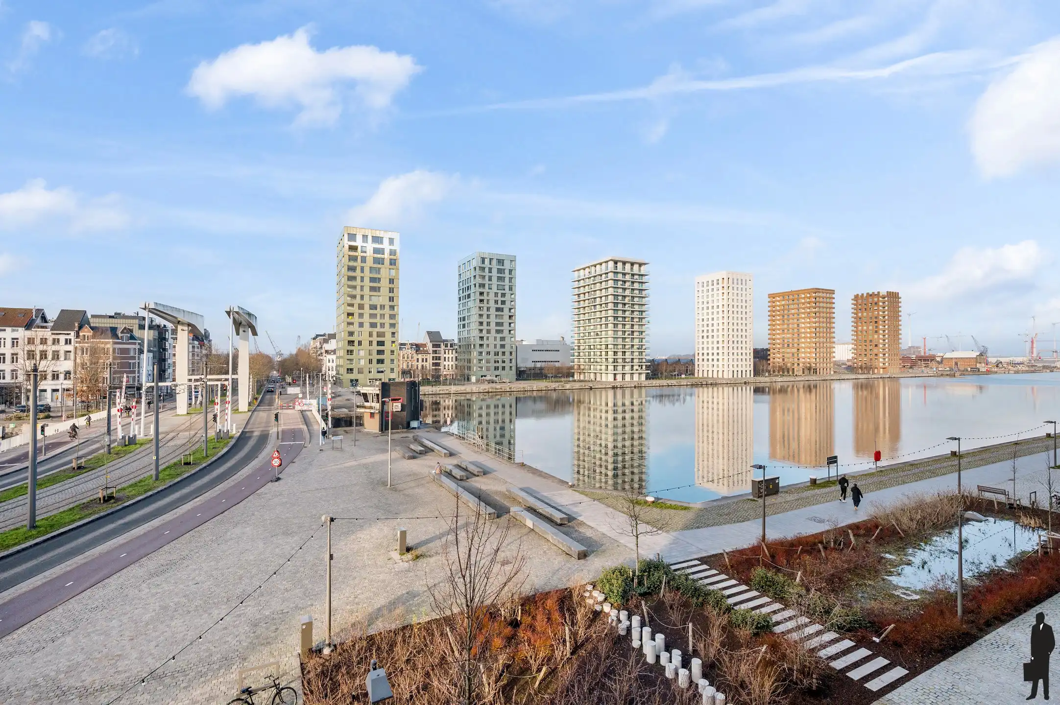 Lichtrijk BEN-appartement met open waterzicht in London Residence foto 2