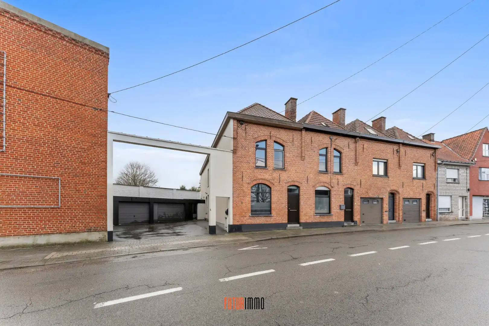 Half open woning met garage foto 2