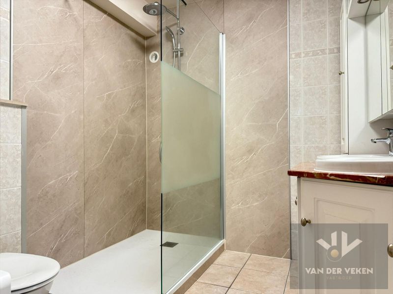 RUIM GEMEUBELD 3-SLPK APPARTEMENT foto 13