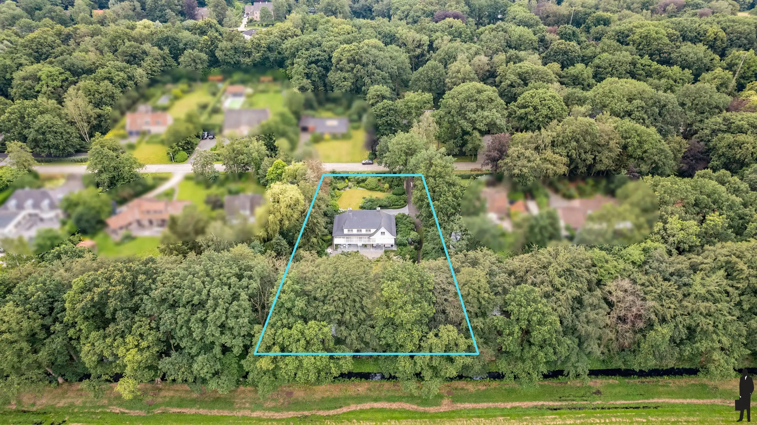 Statige villa op prachtig aangelegd perceel  met 4 slaapkamers en inpandige garage foto 3