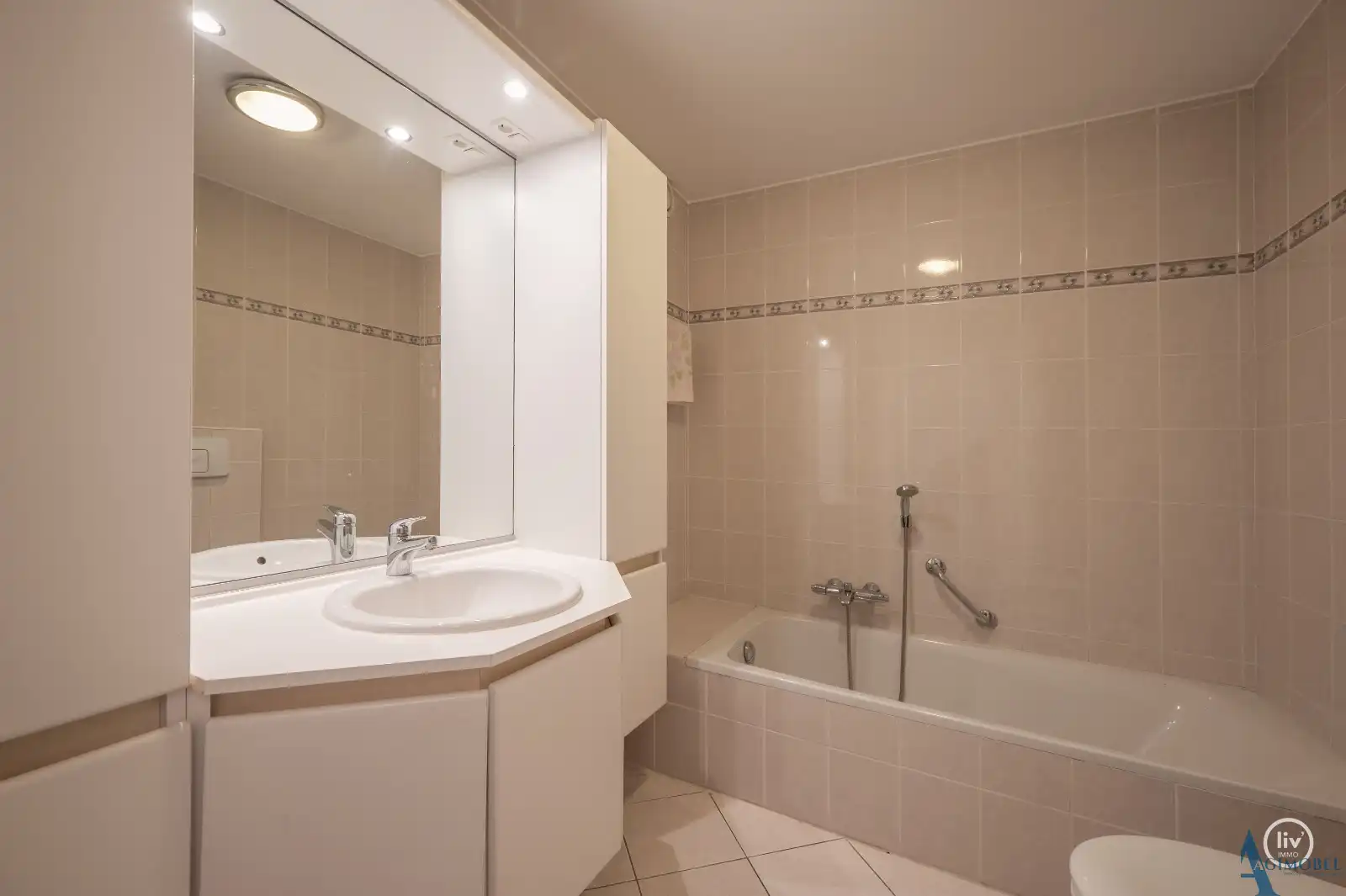 Een comfortabel appartement met 2 ruime slaapkamers op centrale locatie in Knokke . foto 8