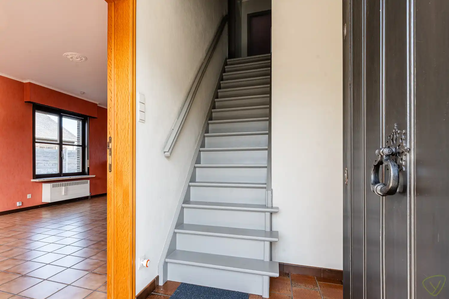 Charmant huis te koop op een gunsitge locatie in Oosteeklo - Perfect voor wie op zoek is naar een nieuwe thuis in alle rust! foto 2