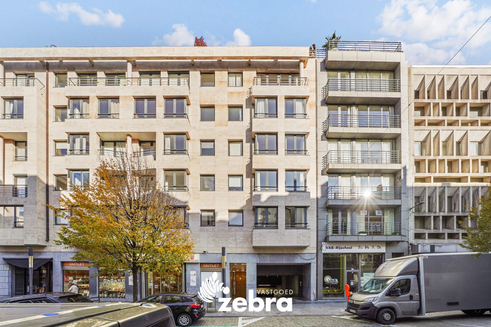Instapklaar en lichtrijk appartement met 3 slaapkamers in het hart van Kortrijk, vlak bij de Grote Markt! foto 24